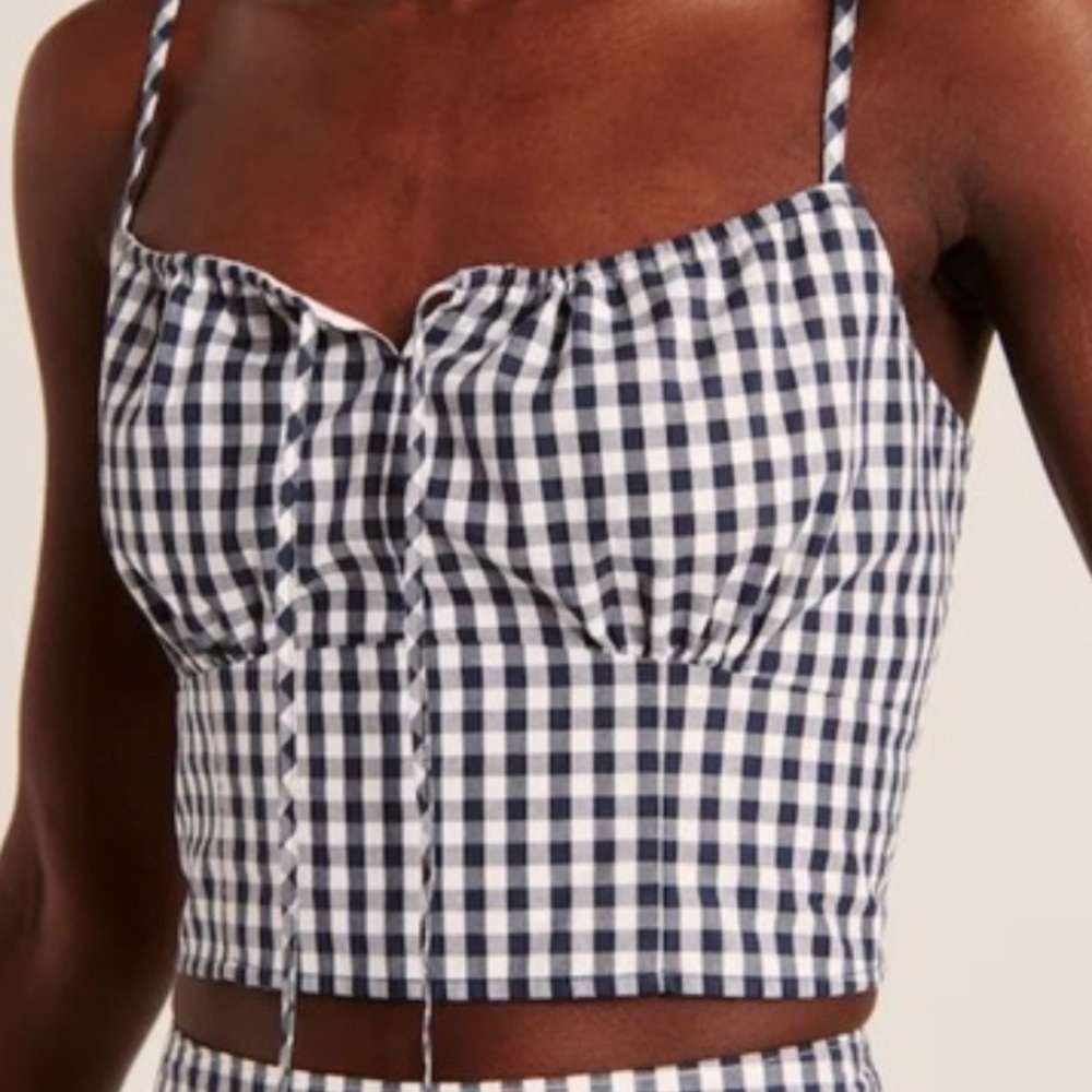 Abercrombie navy blue and white gingham top! Size XS in perfect condition.